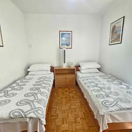 Appartement In 15285